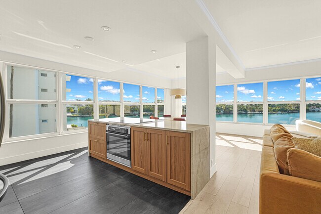 Foto del edificio - 9100 W Bay Harbor Dr
