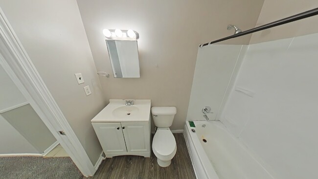 Foto del edificio - 2-Bed Gem in Warren, MI - Cozy Living Awaits!