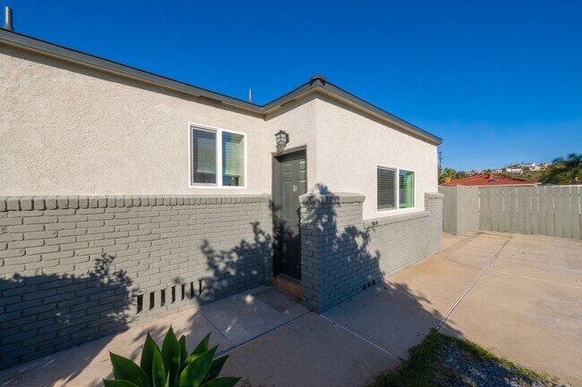 Foto del edificio - READY NOW!! 3BR/1BA - La Mesa Home (Shared...