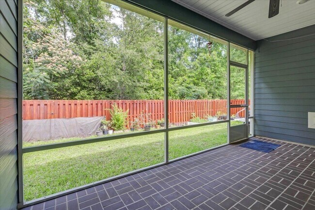 Foto del edificio - 855 Avery Park Dr