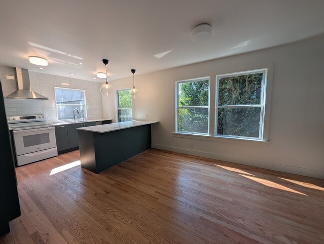 Building Photo - 5714 25th Ave NE