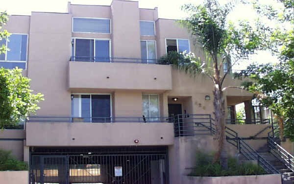 Building Photo - 420 W Elmwood Ave