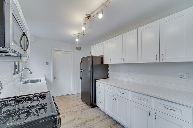 Building Photo - 2815 S Craig Dr