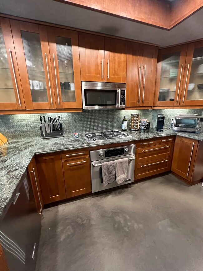 Chefs Kitchen. Hi end everything - 1808 Manning Ave