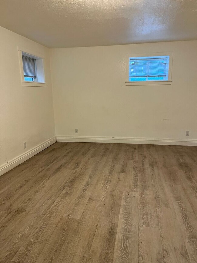 Building Photo - 1 bedroom/1 bath basement apartment in Elko