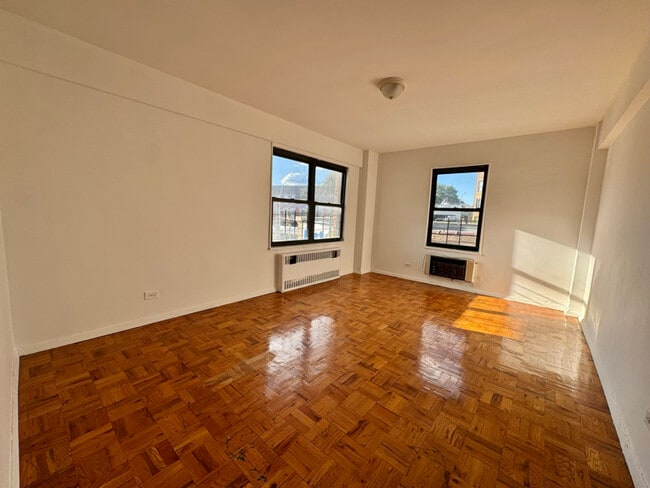 Foto del edificio - 303 Beverley Rd