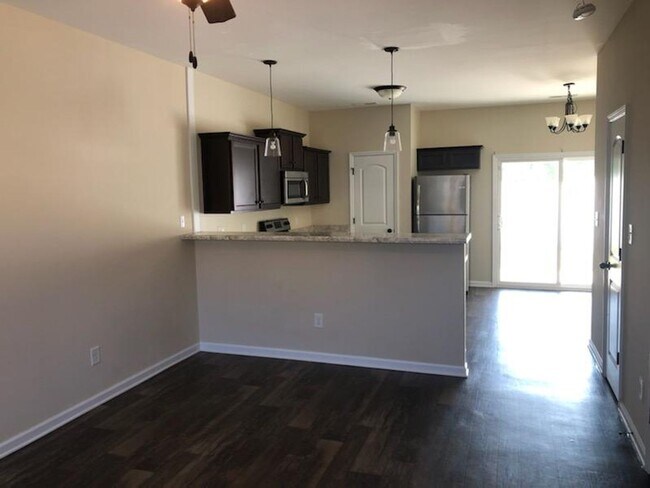 Foto del edificio - 2 bedroom, 2.5 bath townhouse in Sneads Ferry Justice Farm Townhome community