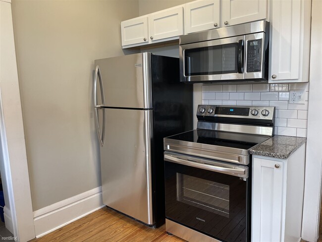 Building Photo - 4 br, 2.5 bath Duplex - 1619 E Main St