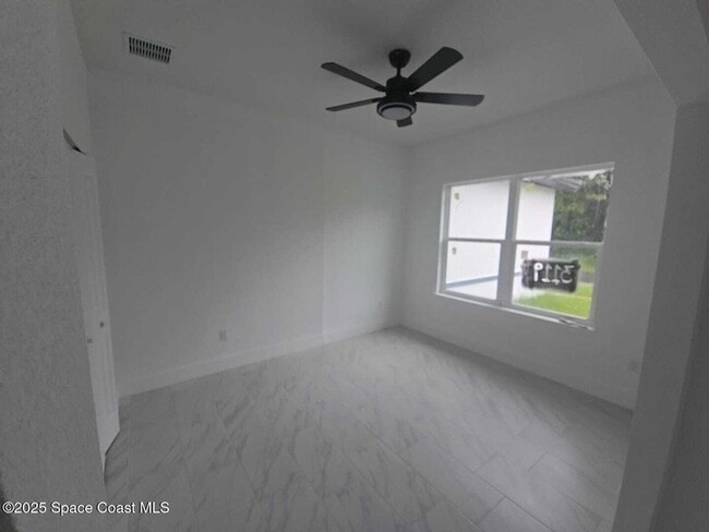 Building Photo - 3119 Halcomb Ave SE