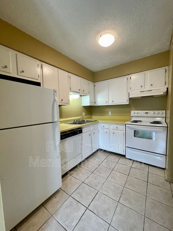 Foto del edificio - 10952 Cherry Hill Ave