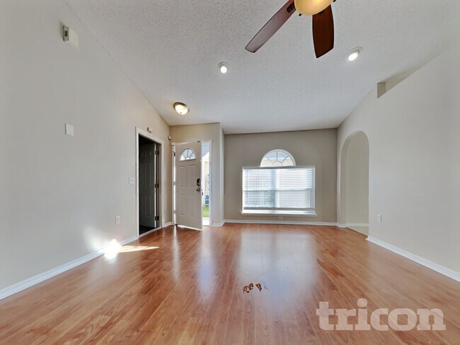 Foto del edificio - 30602 Birdhouse Dr