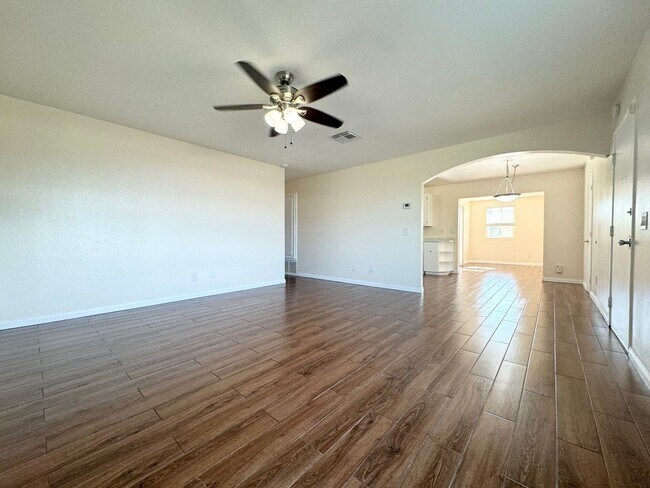 Foto del edificio - AVAILABLE NOW!! 3 Bed / 2 Bath Home in Des...