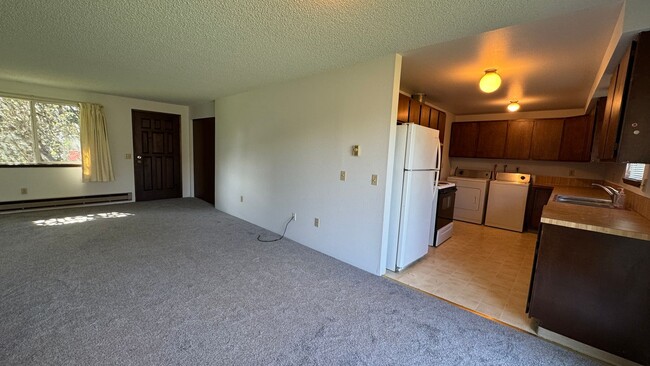Building Photo - 2Bd/1Ba Auburn Duplex
