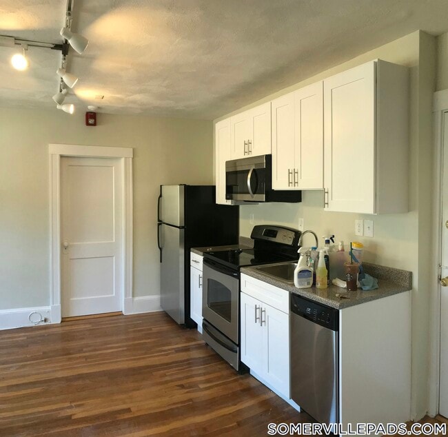 Building Photo - 402 Highland Ave