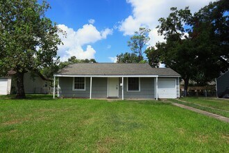 Building Photo - 127 Holly St