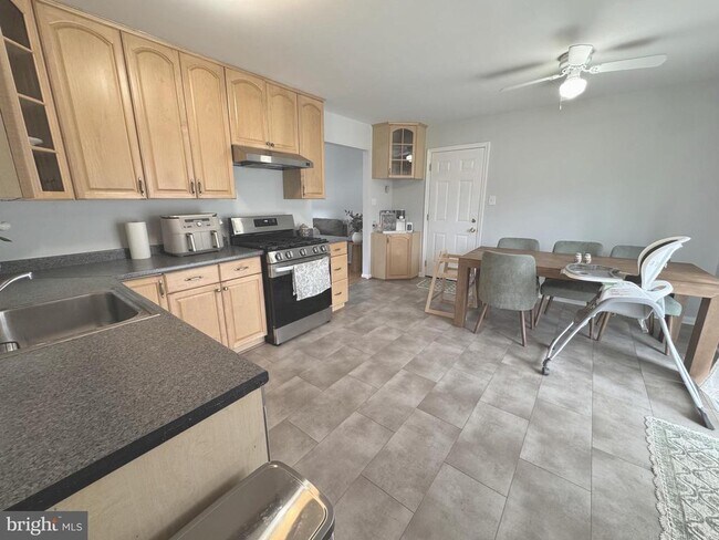 Building Photo - 13203 Hampshire Ct