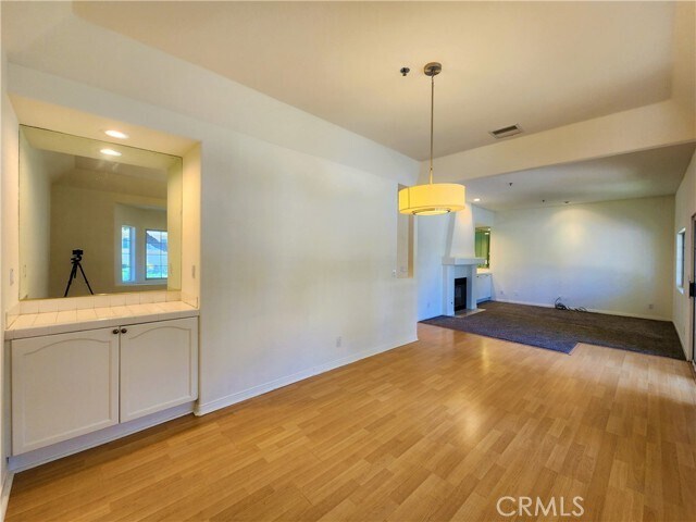 Building Photo - 10630 Moorpark St