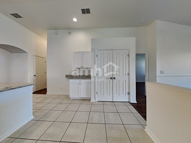 Foto del edificio - 23121 Emerson Way