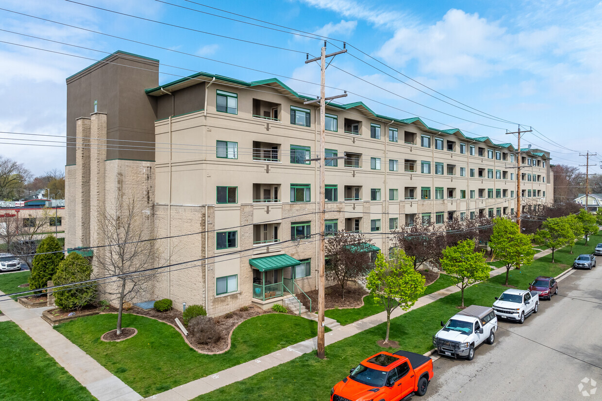 Primary Photo - Richmond Terrace Condominiums