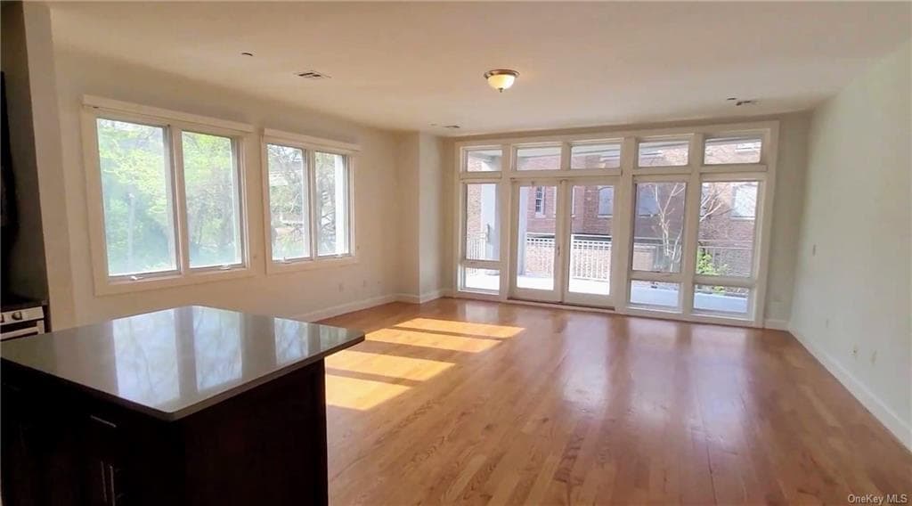 90 Bay Street Landing Unit 2I, Staten Island, NY 10301 Condo for Rent