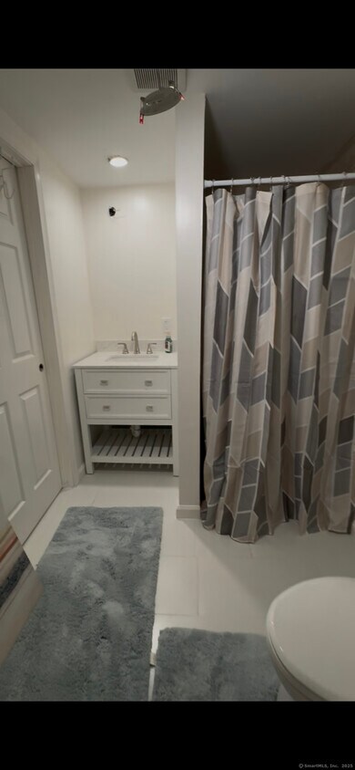 Foto del edificio - 235 Country Ln