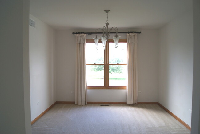 Building Photo - 1212 S Somerset Ln