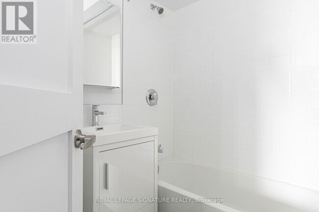 Photo du bâtiment - 990 Avenue Rd