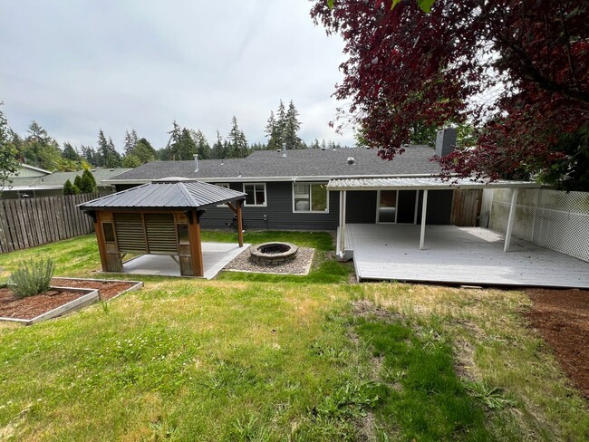 Building Photo - Charming 3-Bedroom Home in a Tranquil Neig...