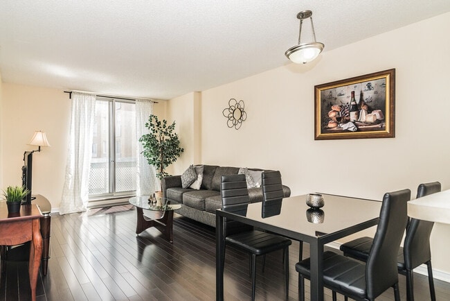 Building Photo - 178 Rue Sainte-Catherine E