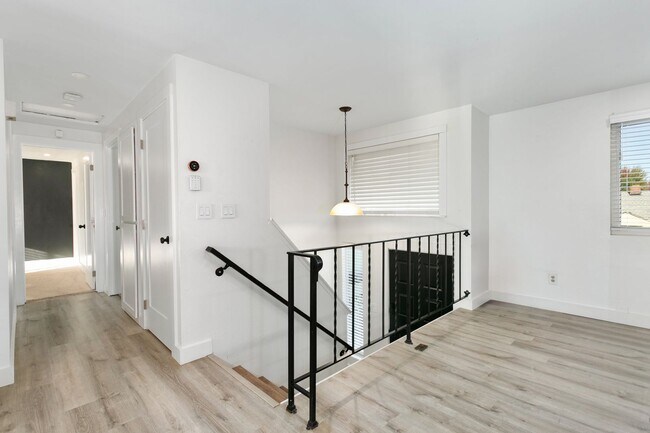 Foto del edificio - Modern 4bd 2.5 bath Home