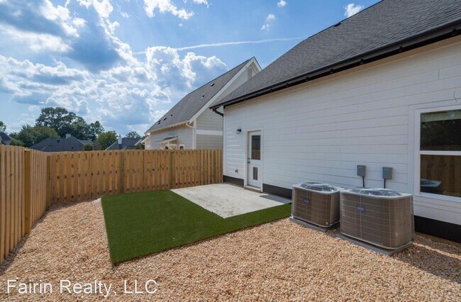 Building Photo - 3 br, 2.5 bath House - 122 Hampton Cir