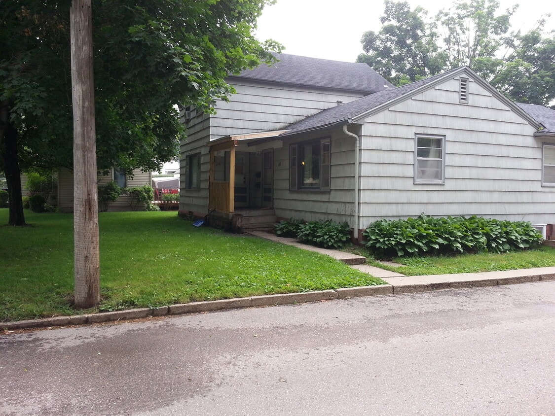 Foto principal - 416 S Cedar Ave
