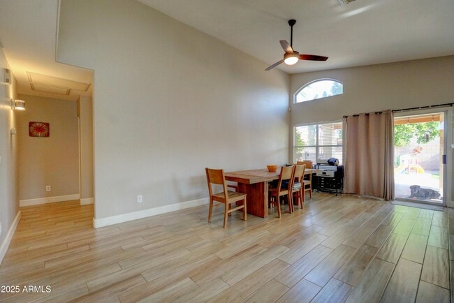 Foto del edificio - 1560 W Winchester Way