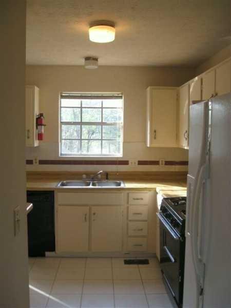 Building Photo - 888 Highland Terrace NE