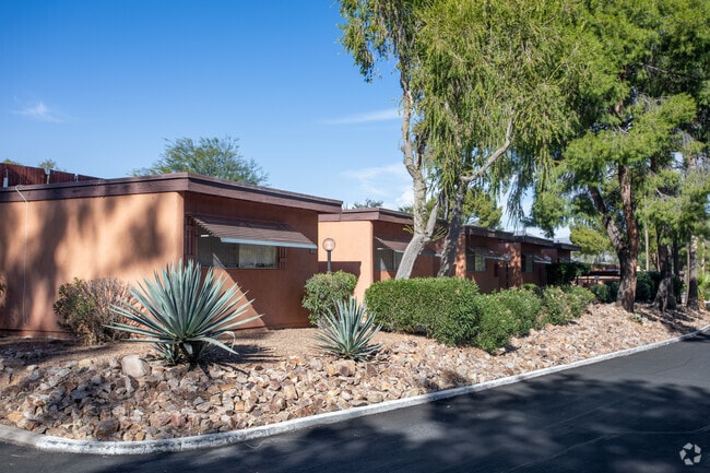 Building Photo - Lakeside Casitas