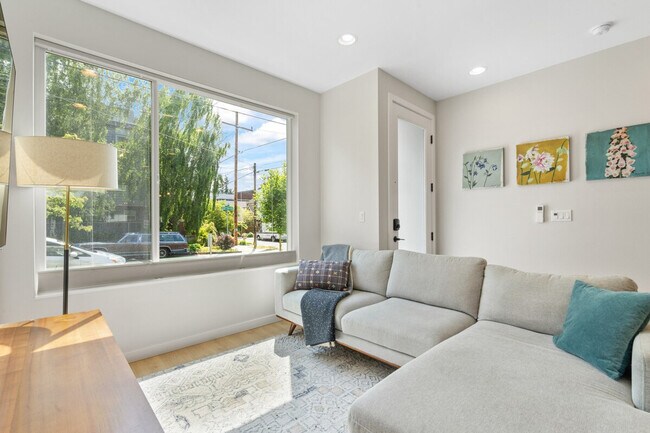 Foto del edificio - 6405B 22nd Ave NW