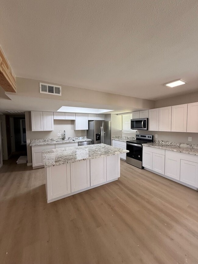Building Photo - 5 Bedroom 3 Bathroom- Mill & Baseline