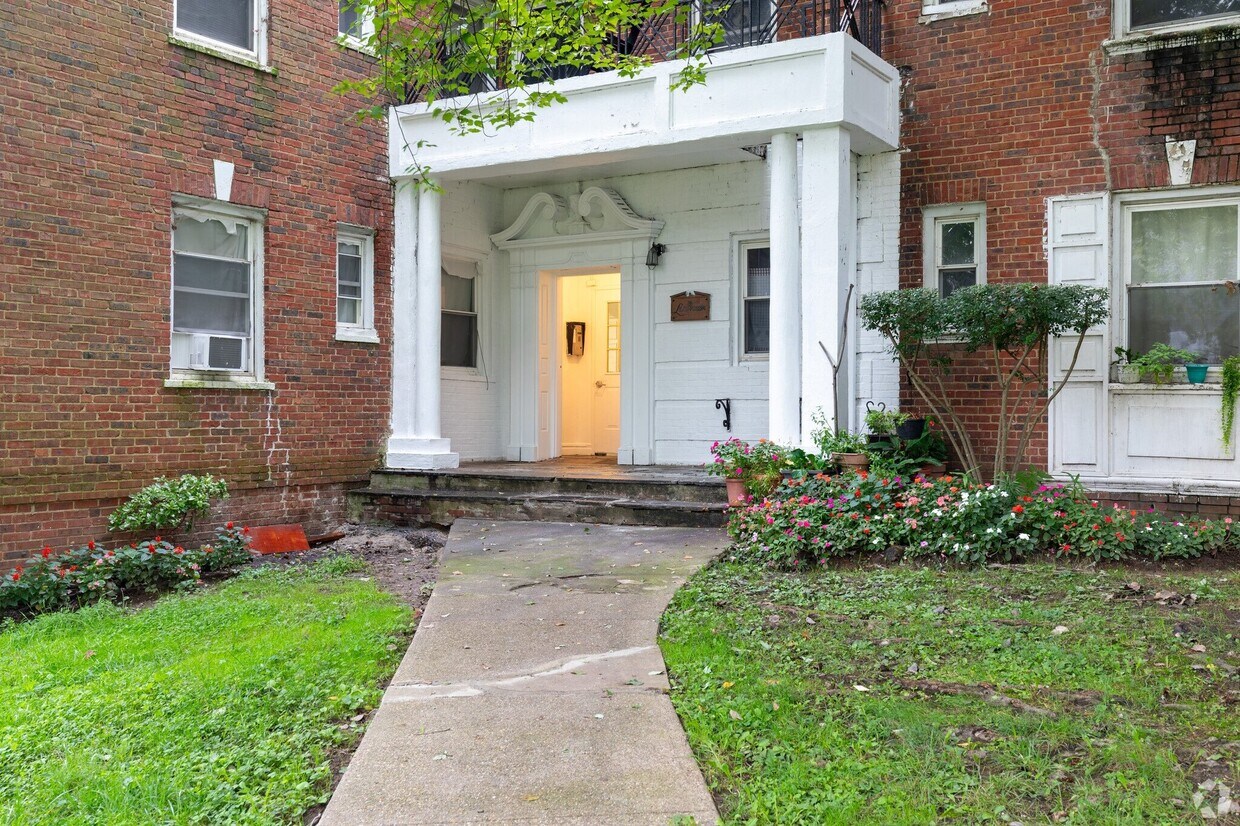 Photo - 457 W State St (Trenton, NJ)