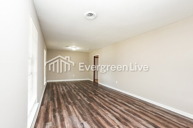 Foto del edificio - 5805 Baxter Dr