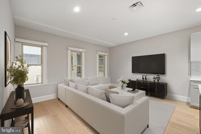 Building Photo - 200 S Broad St