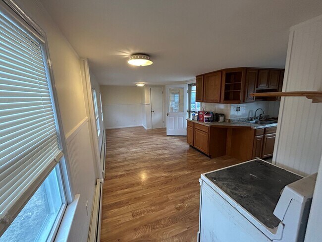 Building Photo - Newly Renovated 1 Bedroom House
