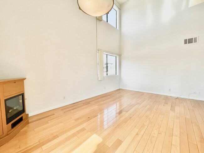 Building Photo - 1200 N Orange Dr