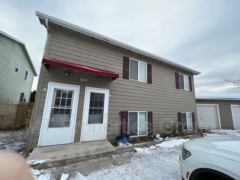 Primary Photo - 915 Defoe St