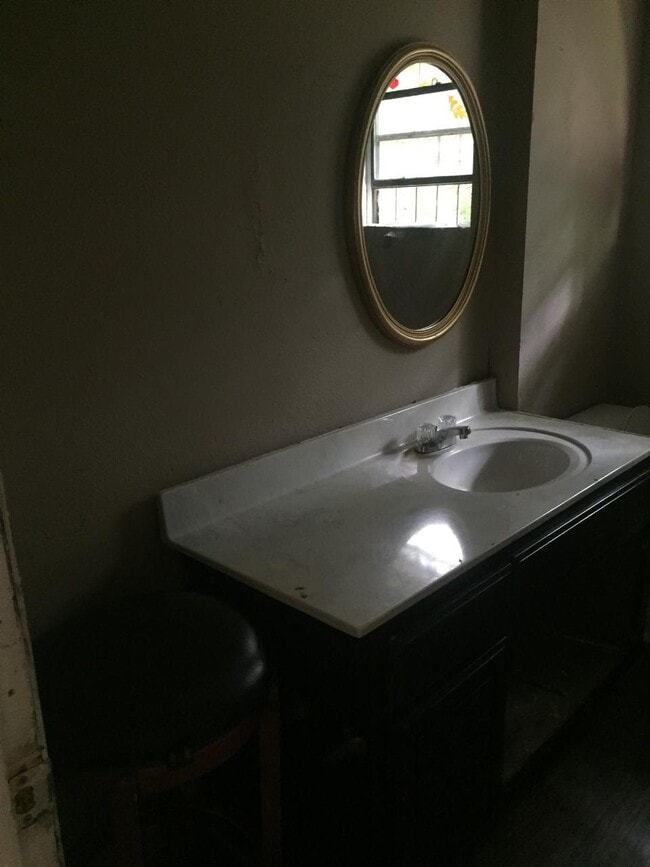 bathroom - 1406 Aransas Ave