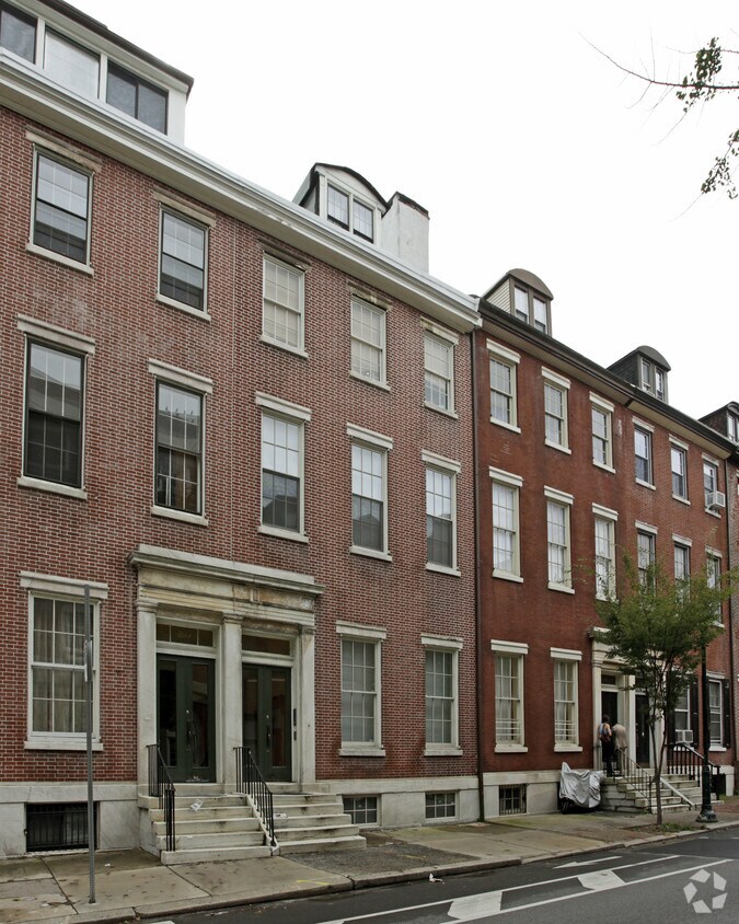 Building Photo - 902 Pine St