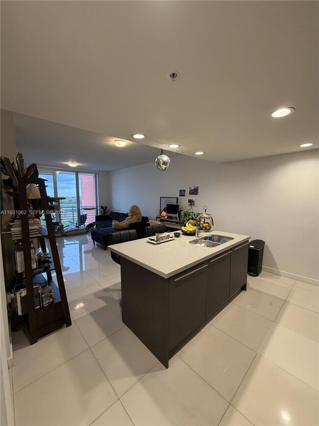 Foto del edificio - 7661 NW 107th Ave