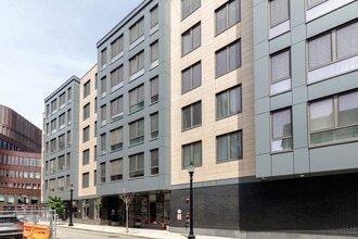 Building Photo - 10 Taber St
