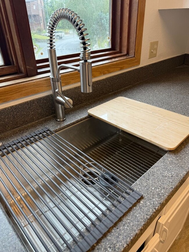 Building Photo - West Anchorage| END UNIT | 3BR 2.5BA | Gar...