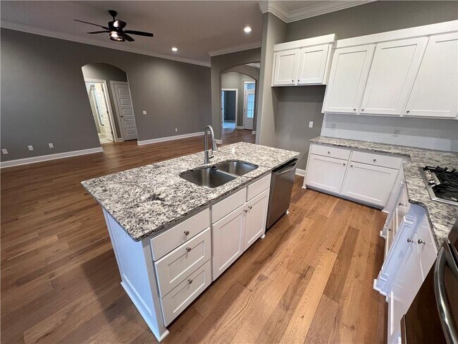 Building Photo - 5769 W Cane Hill Dr