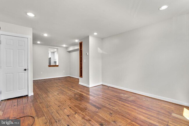 Foto del edificio - 112 E Randall St